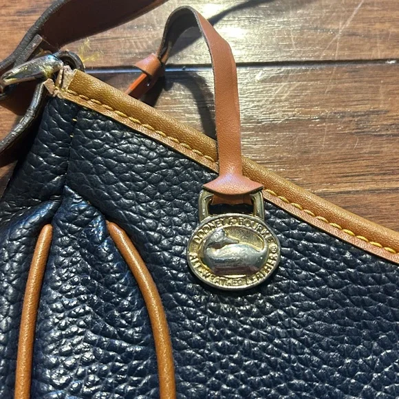 Vintage Dooney & Bourke Black Pebbled Leather Shoulder Bag with Tan Trim - Picture 4 of 14